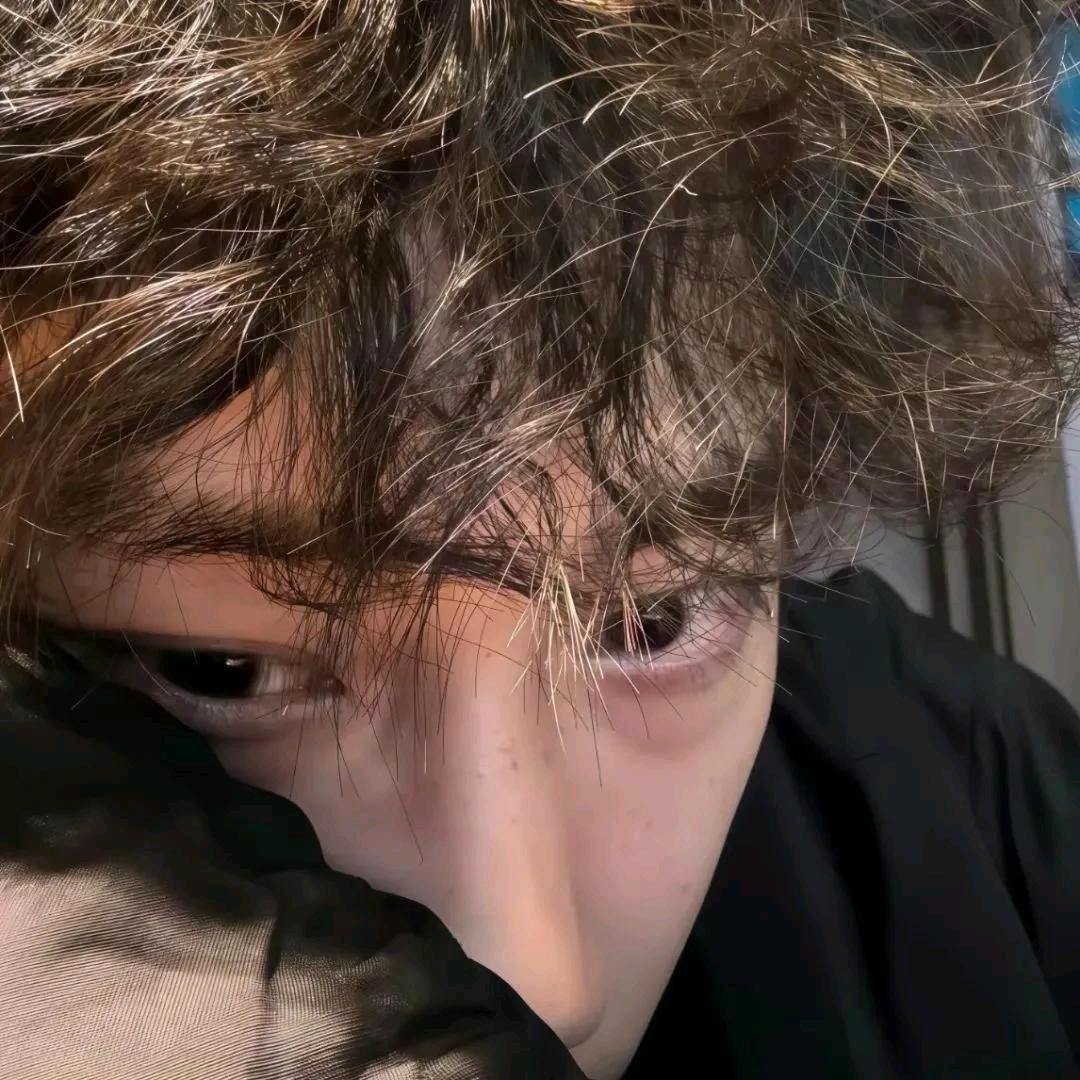 梁梁.