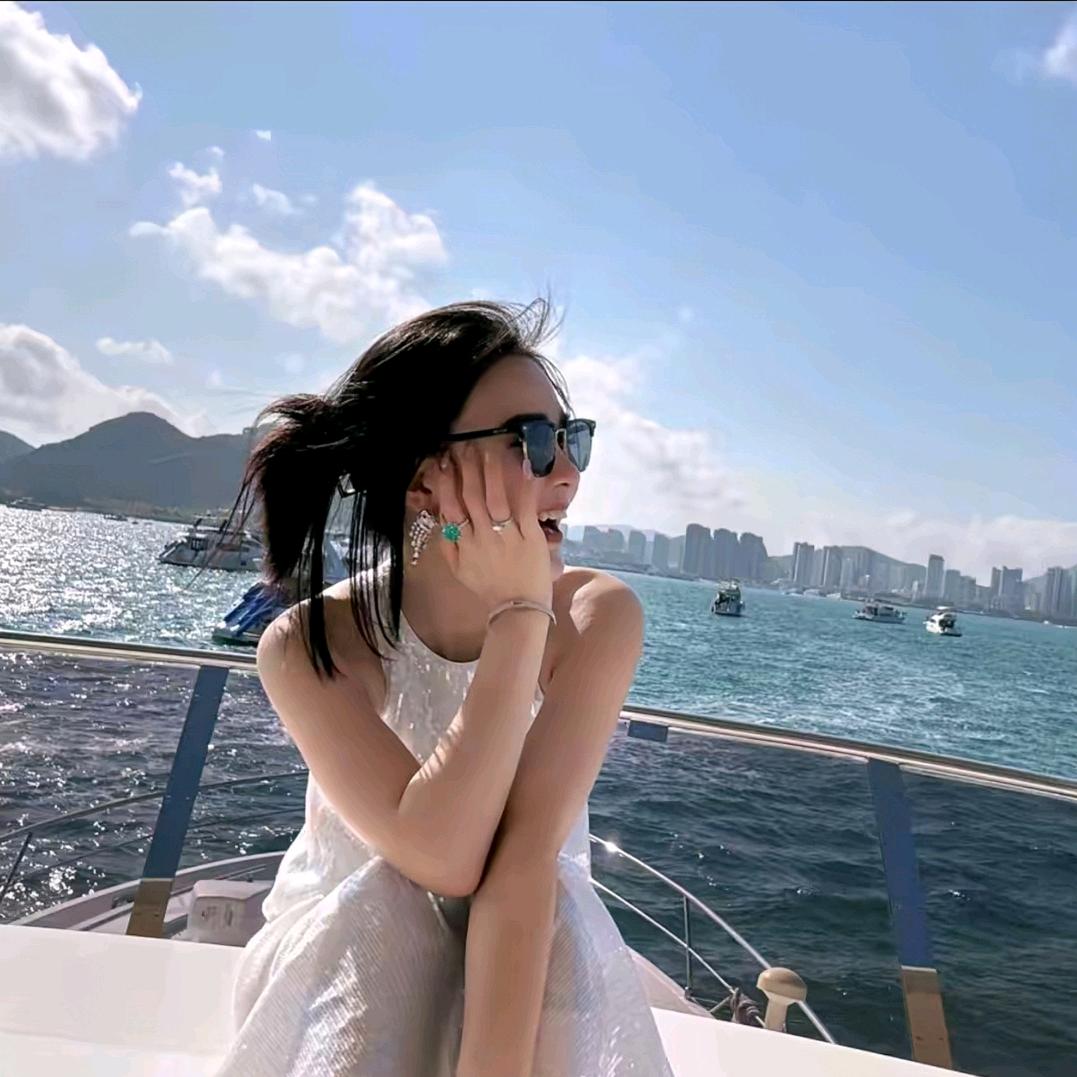 袁艺灵【精致女人穿搭】