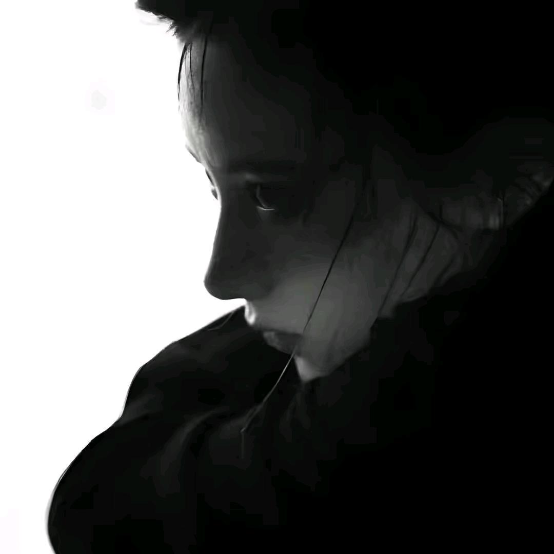 何不艺头像