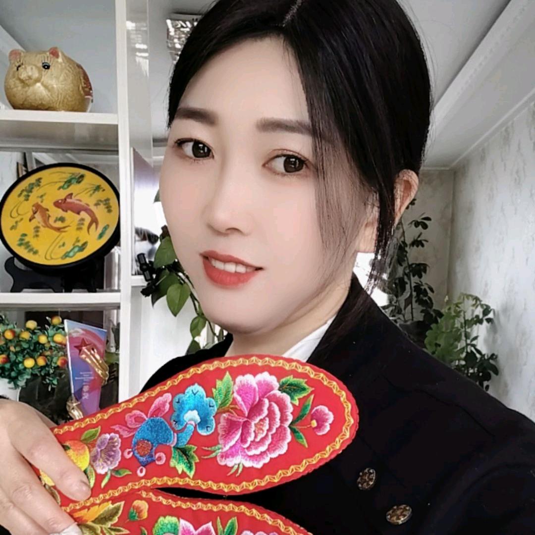 云儿手工刺绣鞋垫