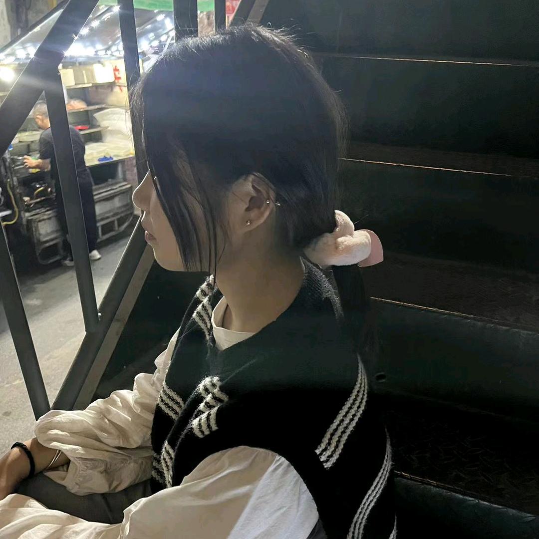 七七