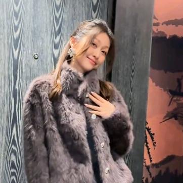 王哈哈WANGHAHA穿搭直播间