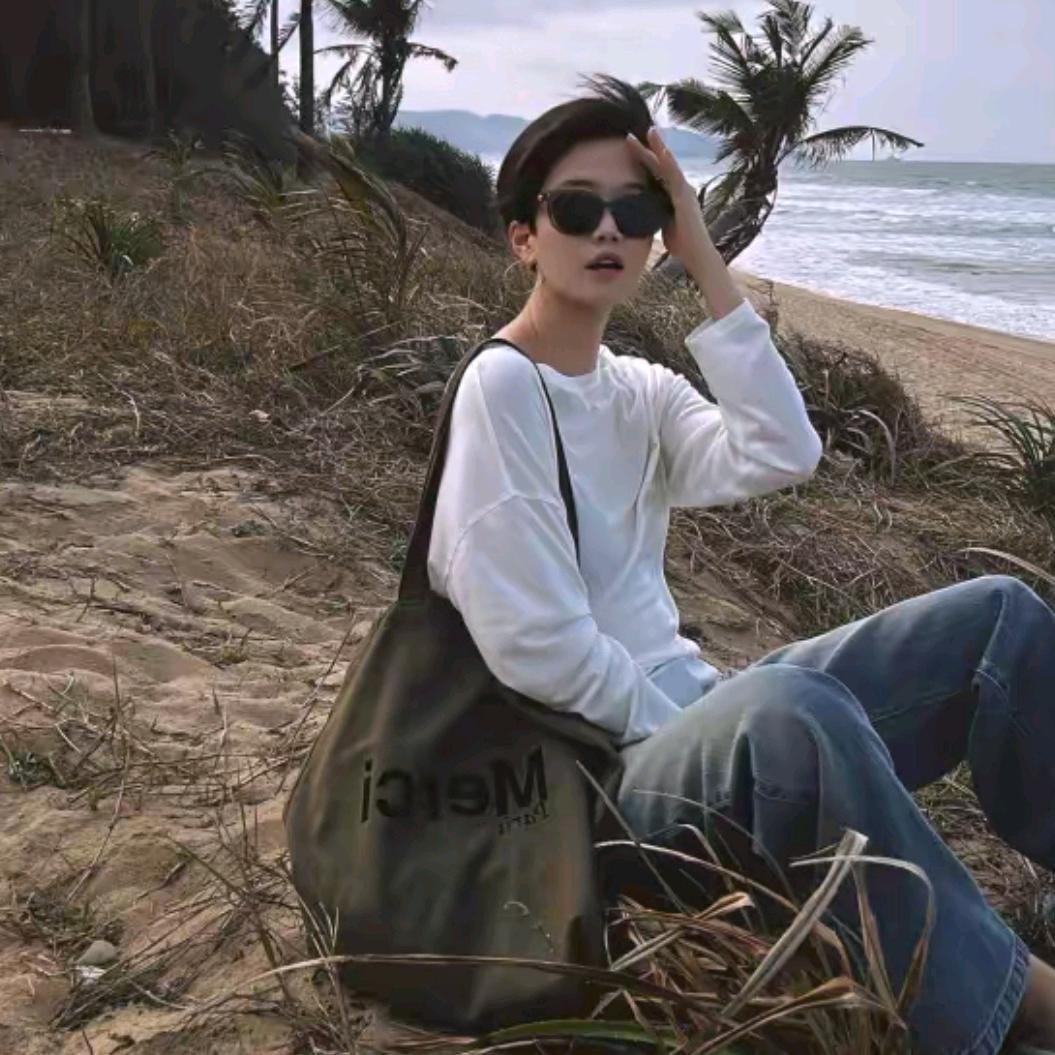 老贝Bayberyl（轻奢穿搭）