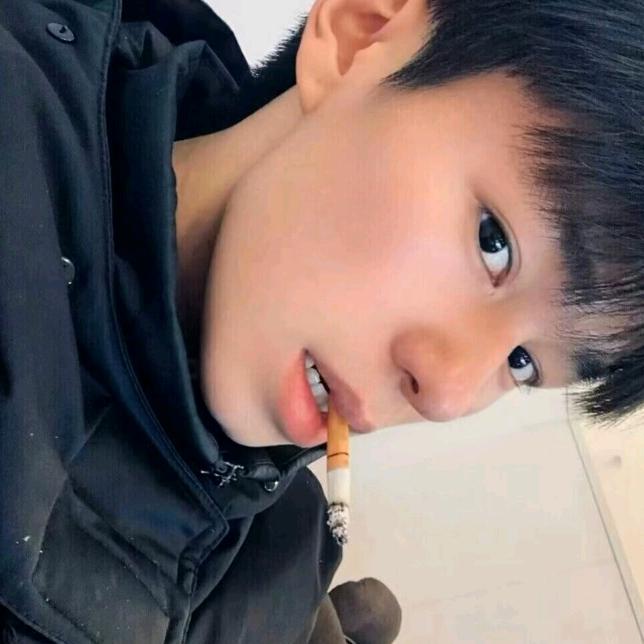 云与海。