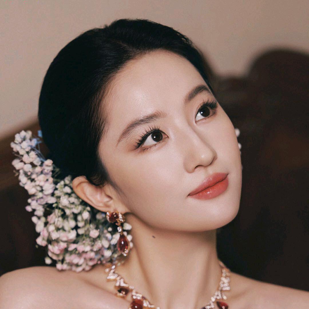 ๑⃙⃘ 带雨的梨花 ๑⃙⃘