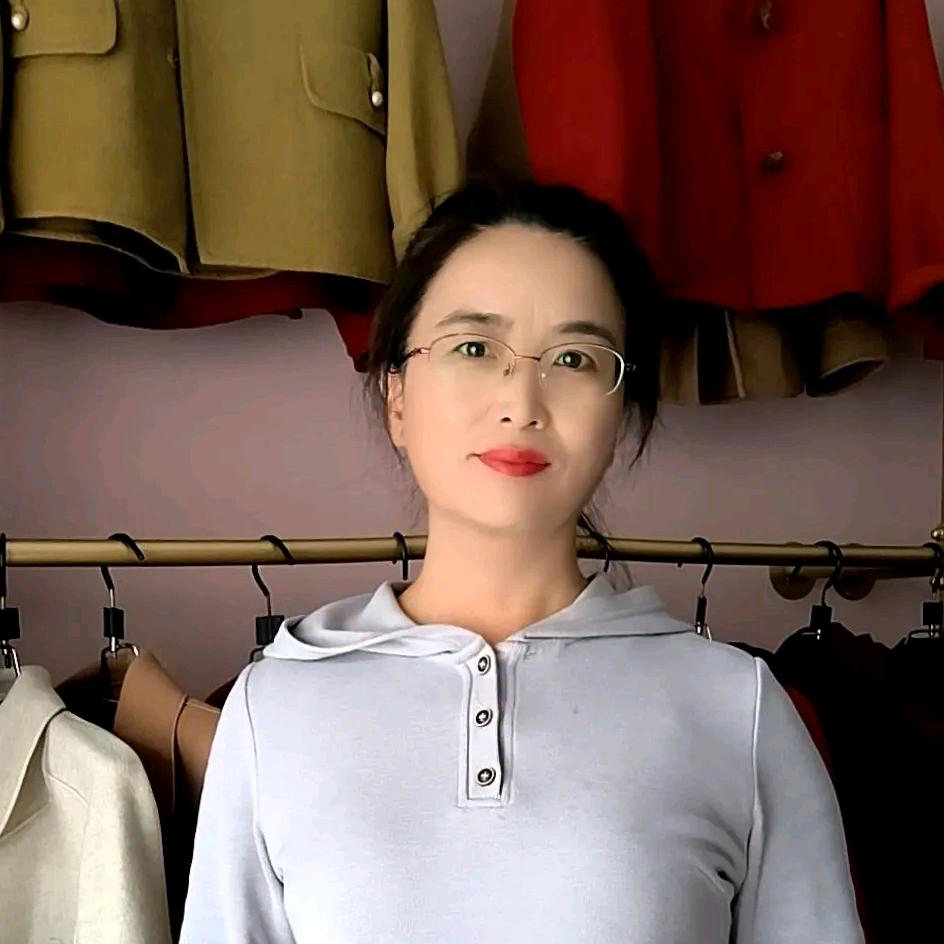 商业街品牌服饰周姐