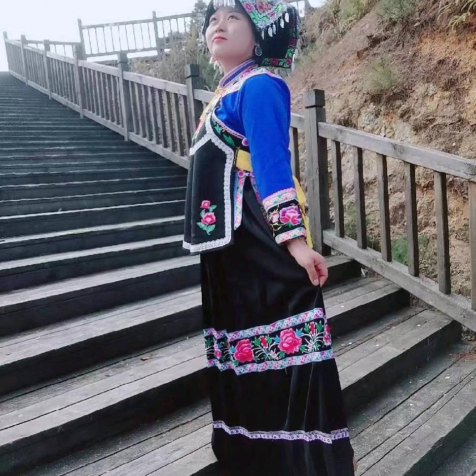 梅子《媚家军》