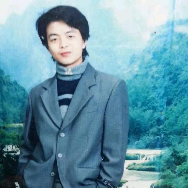 开心快乐的豁牙飞总