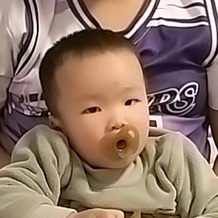 可爱的小啊弟