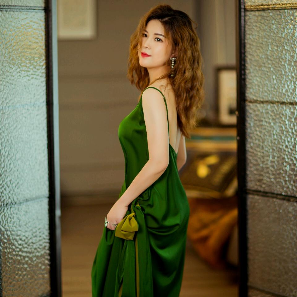 A小王专业美缝 钛金条 pu线 石膏线