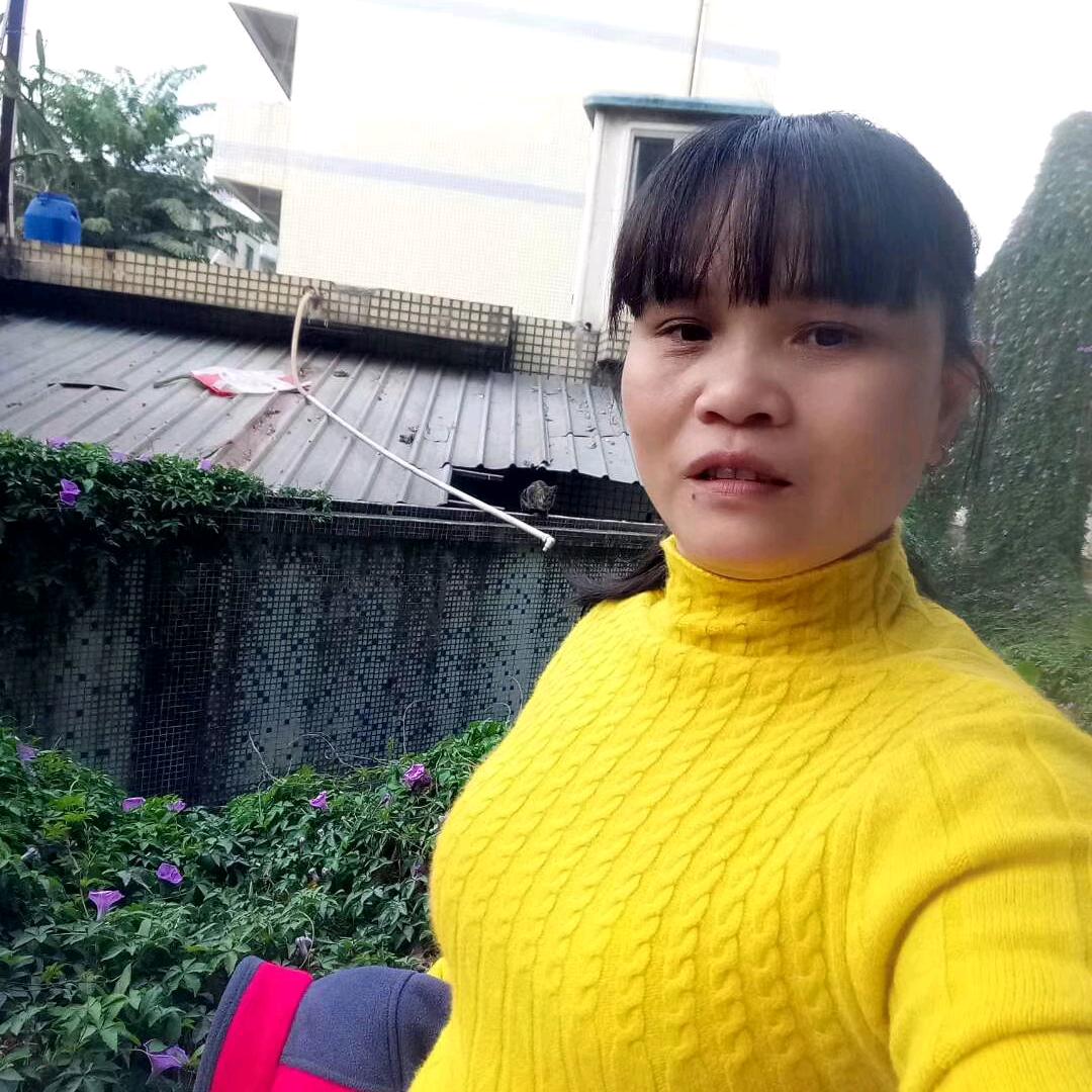 李英。白天2点开，晚上8点开播。