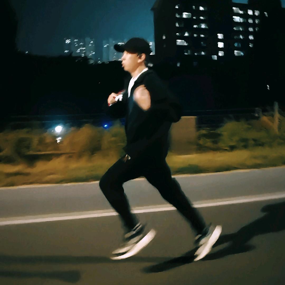 焱焱阳（跑酥）