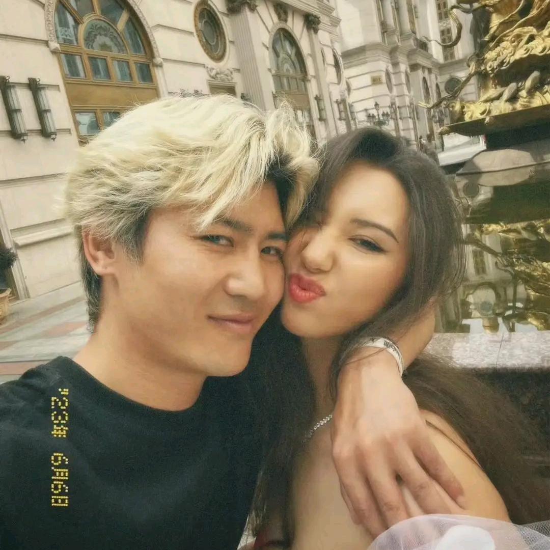 扎的爱给央😘