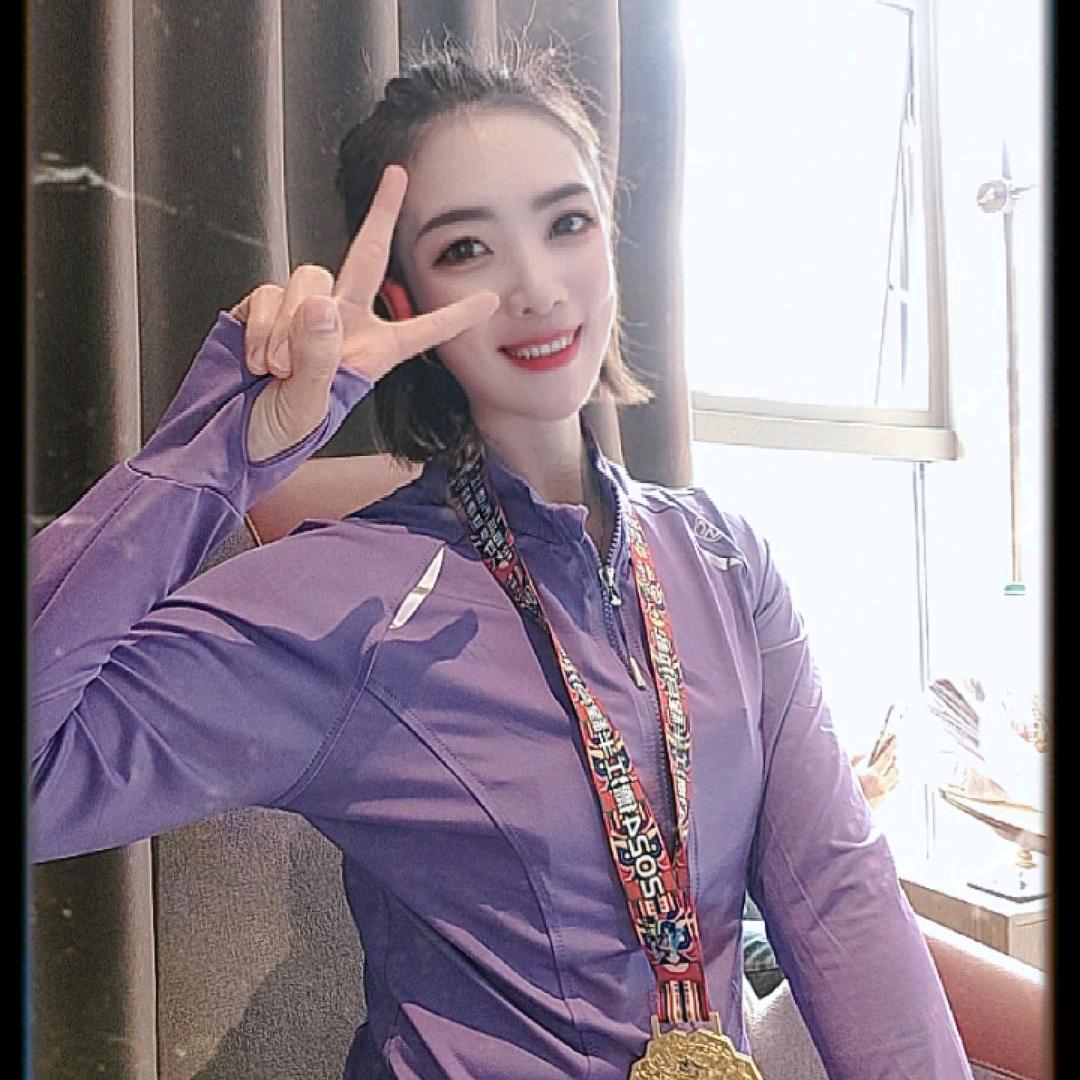 艳然依笑
