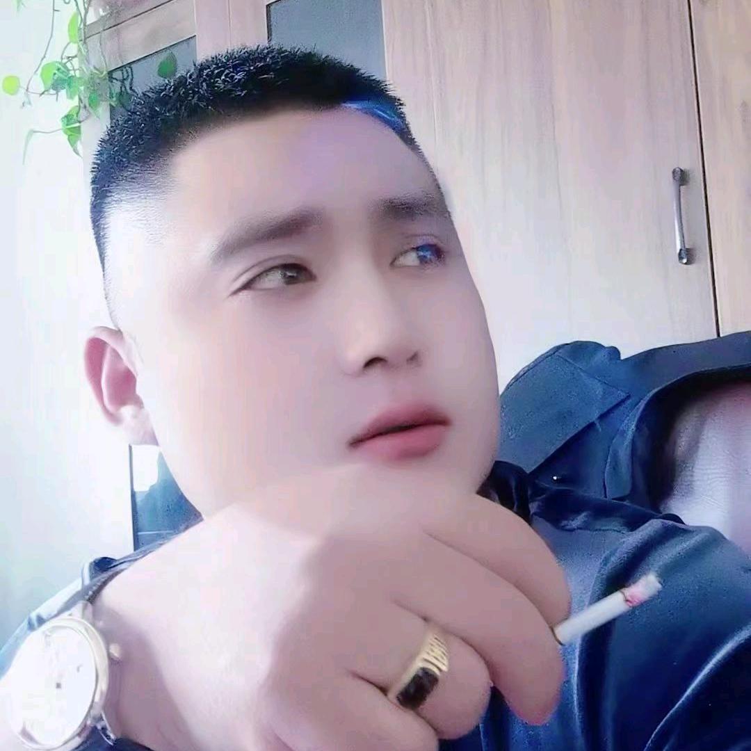 此男子他姓周