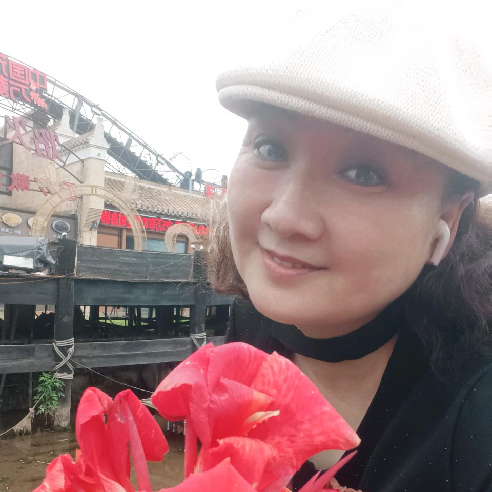 爱唱歌的胖阿姨