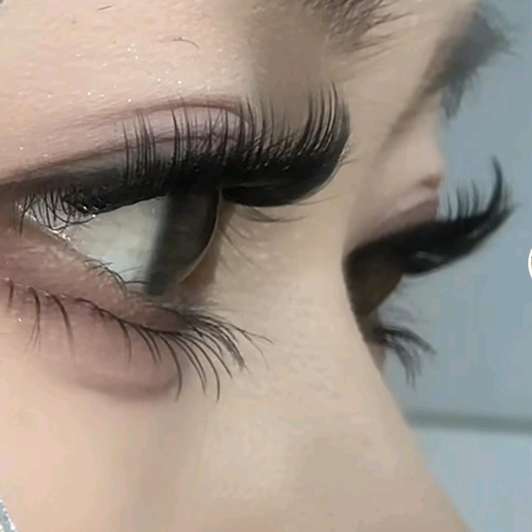 姐超喜欢浓密假睫毛