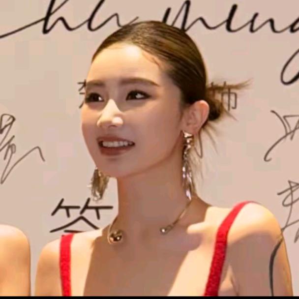 CHU楚妞(穿搭日记)