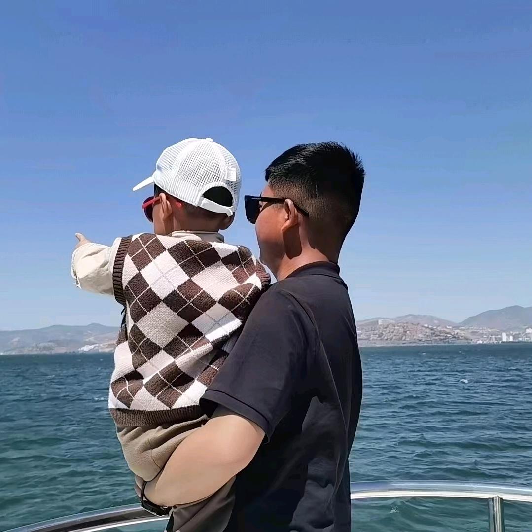 古铜色