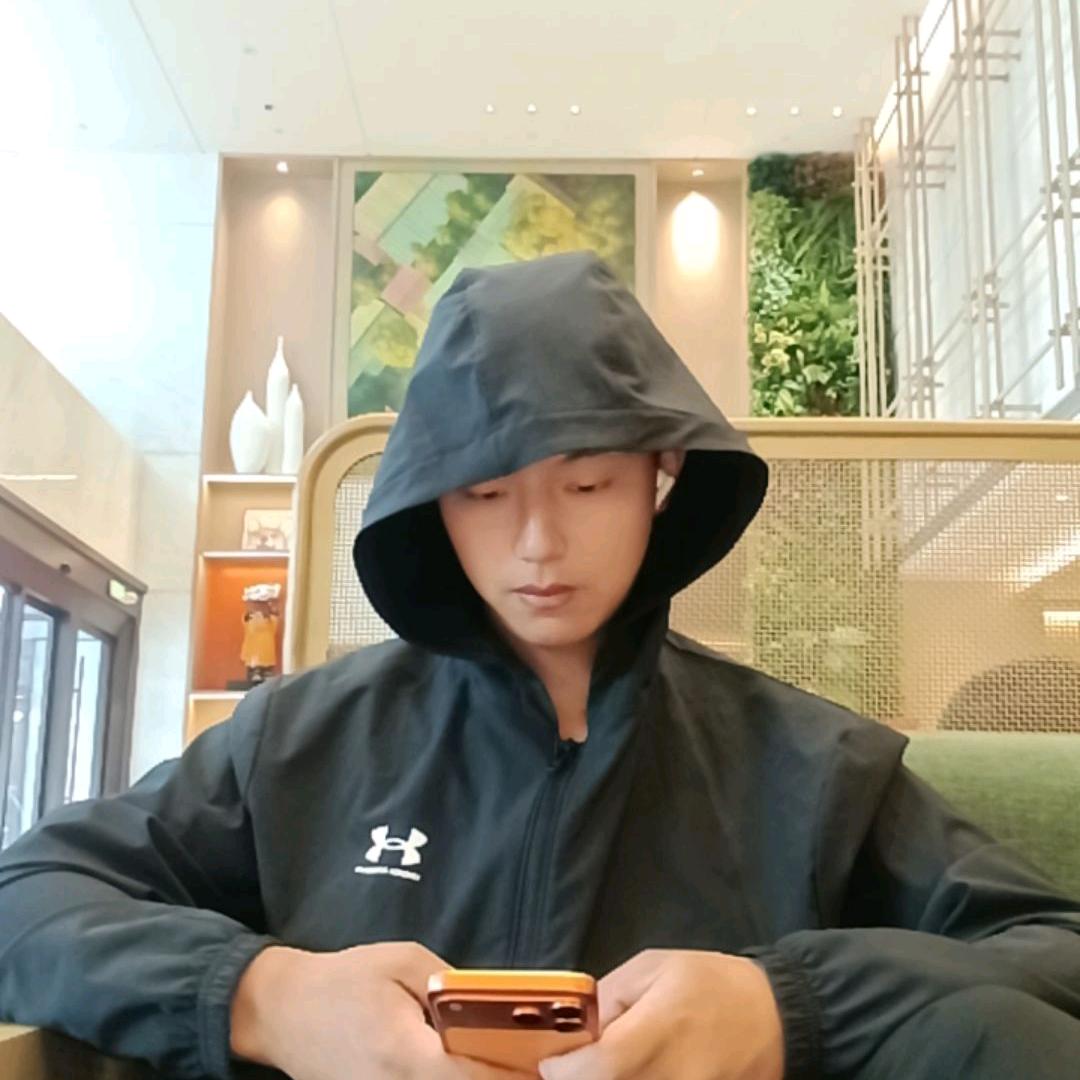 詹…欧