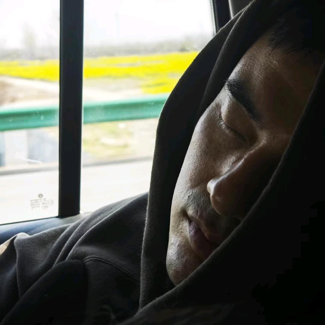 胡渣男