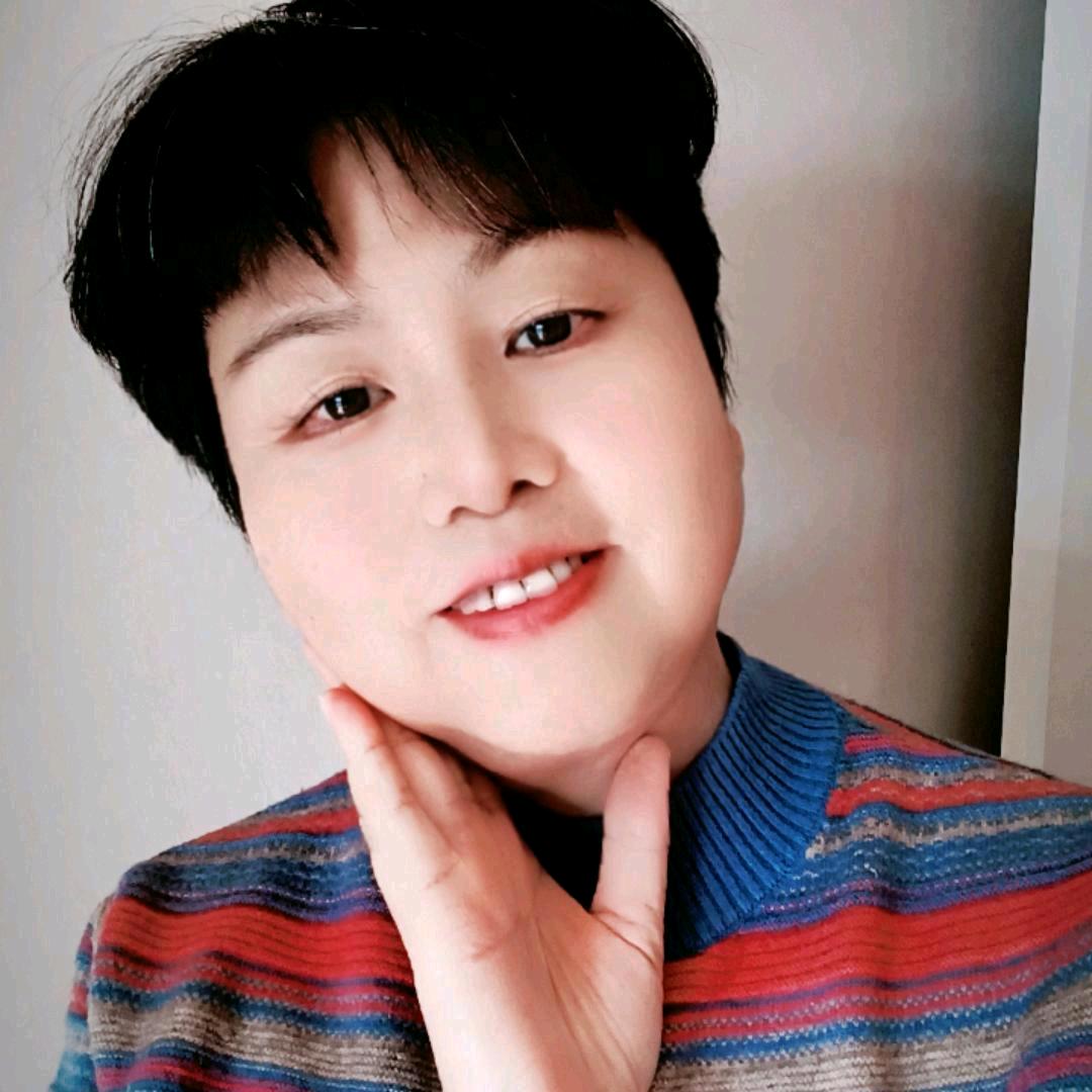 清傲的龙老太