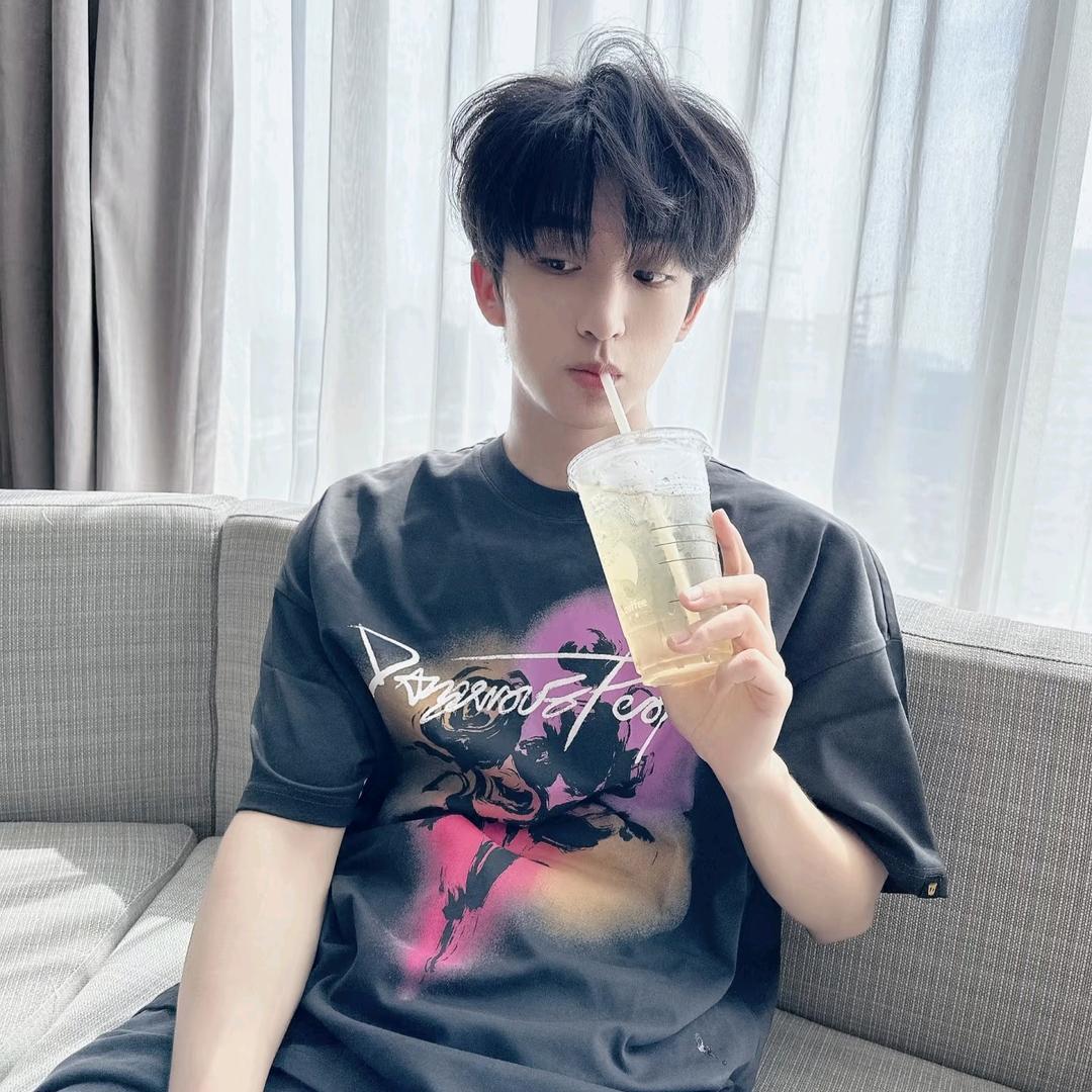 小张同学(●—●)