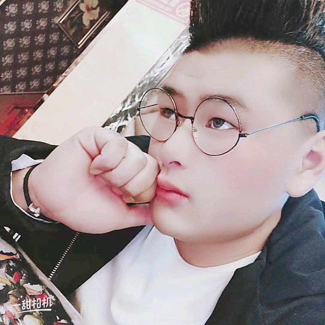 快乐的小胖子。