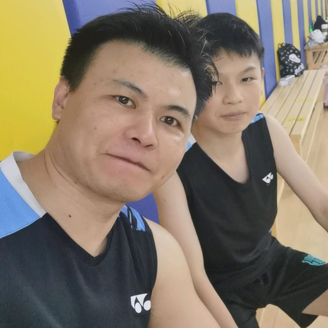 打羽毛球的小楼楼