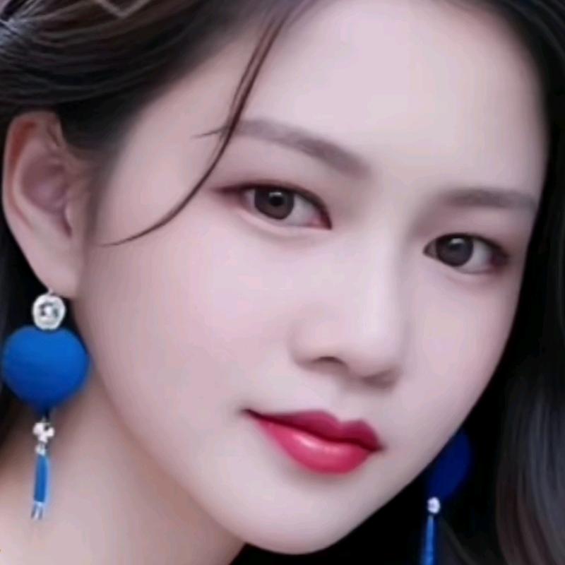 封***：