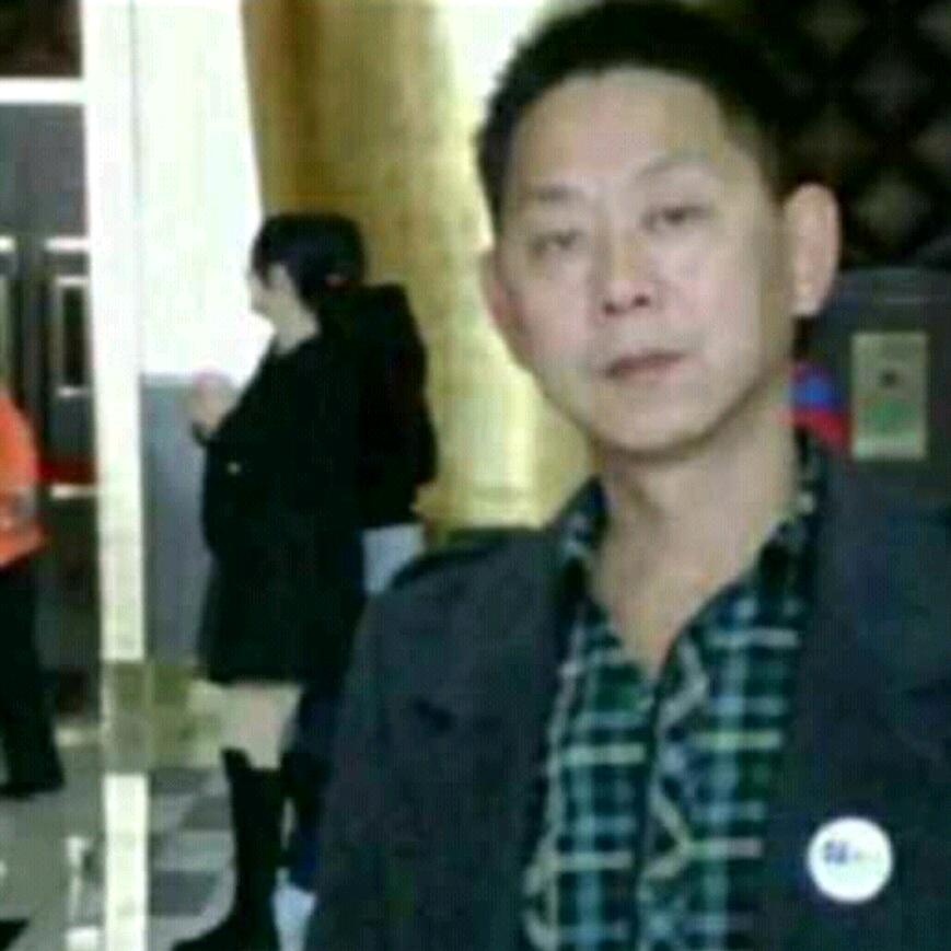 寺外游荡的和尚