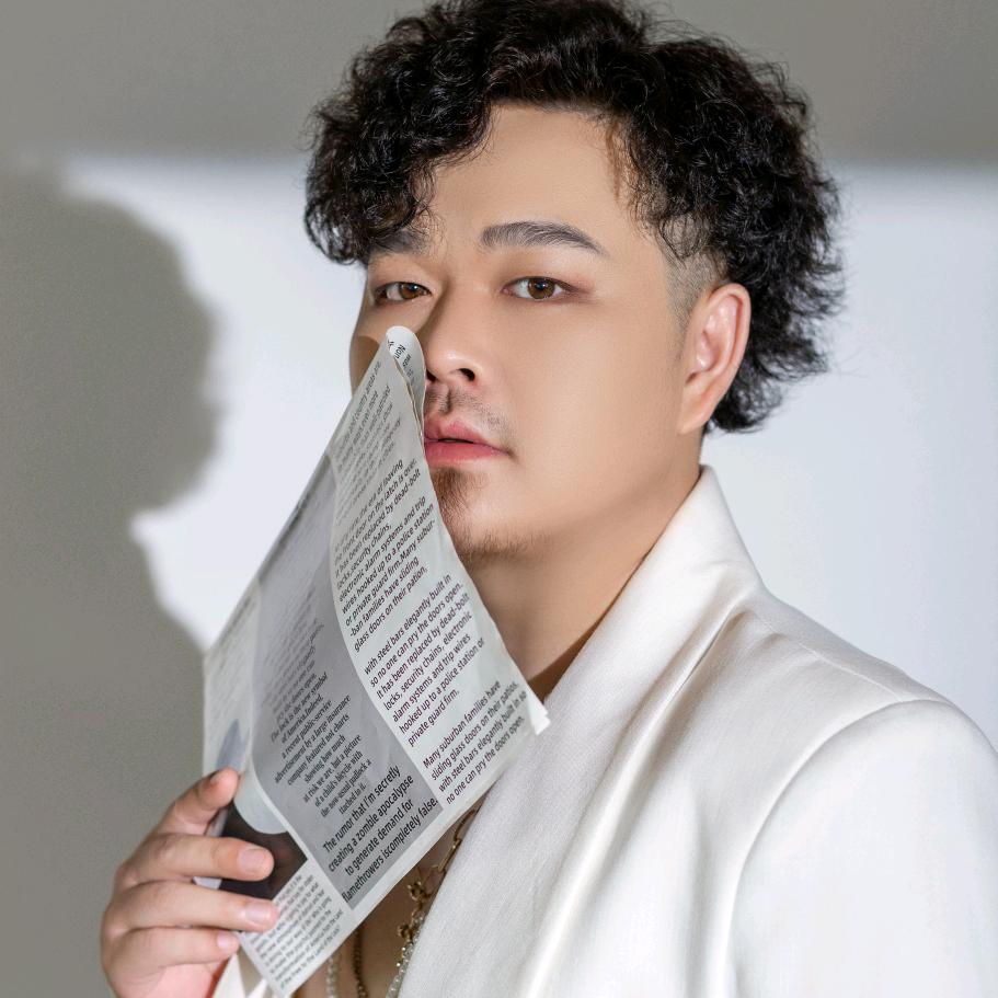 李巨星