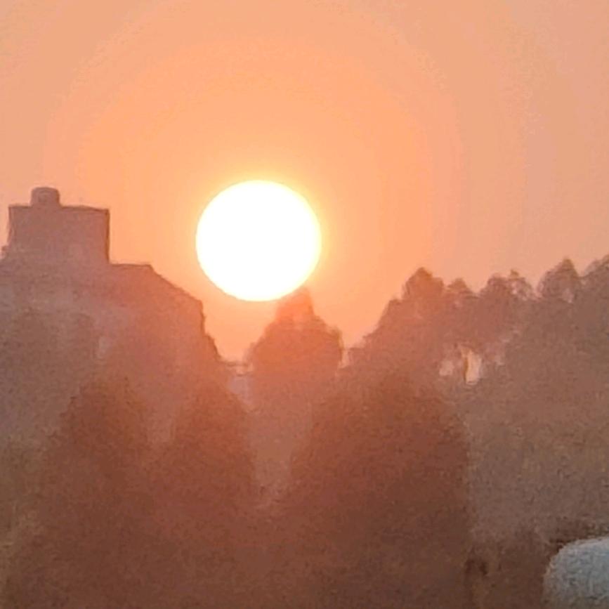 太阳下的水电工