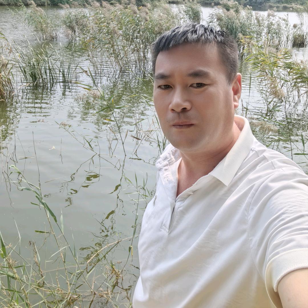 尹家超哥喜欢唱歌