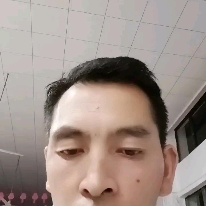 微笑背后的伤