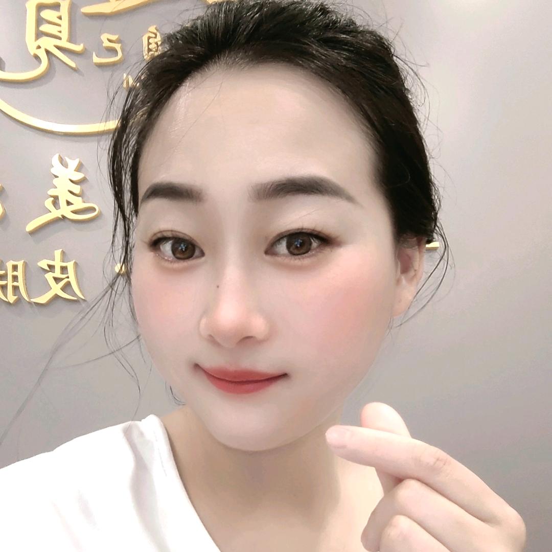 孔城镇上的丫丫