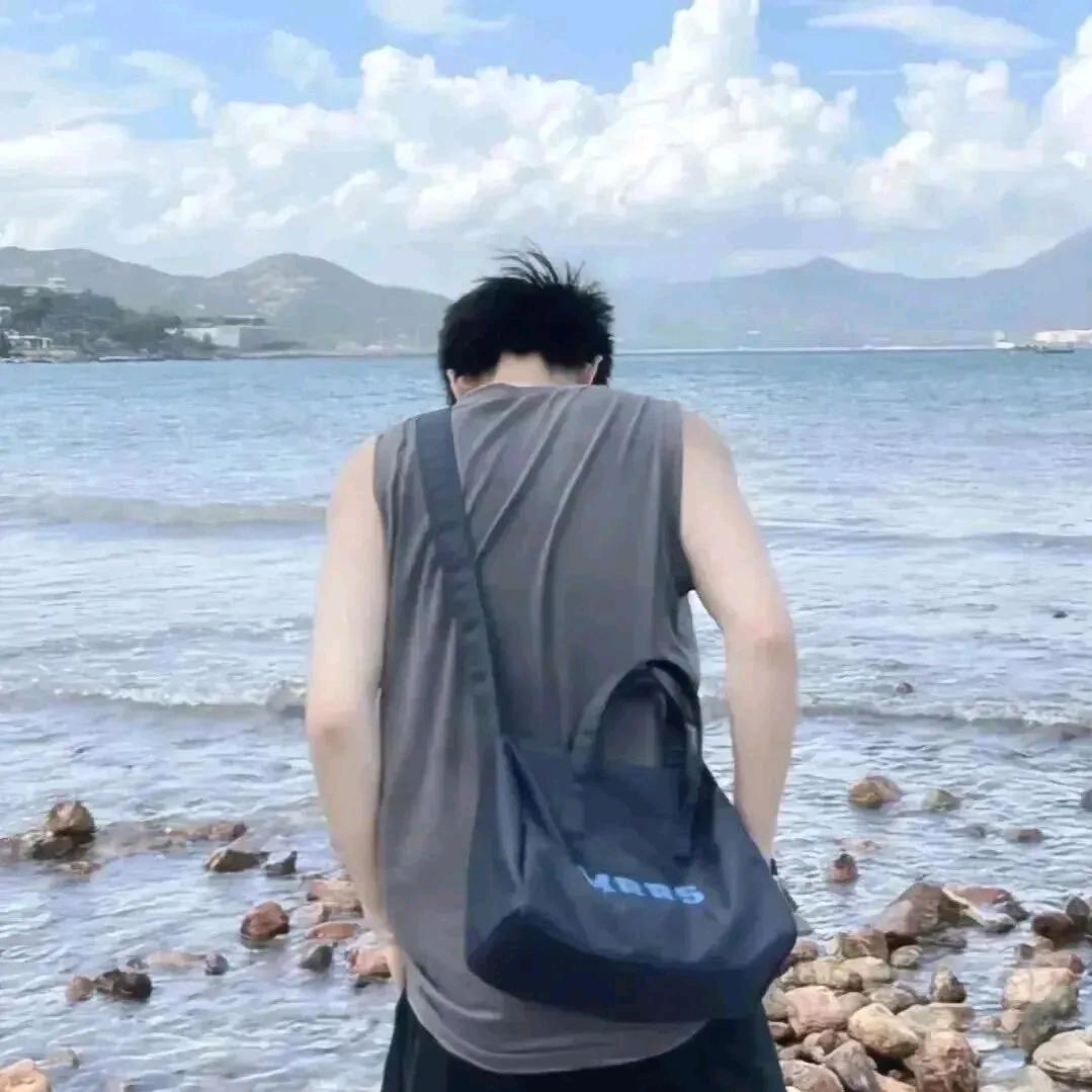 墨染青衫