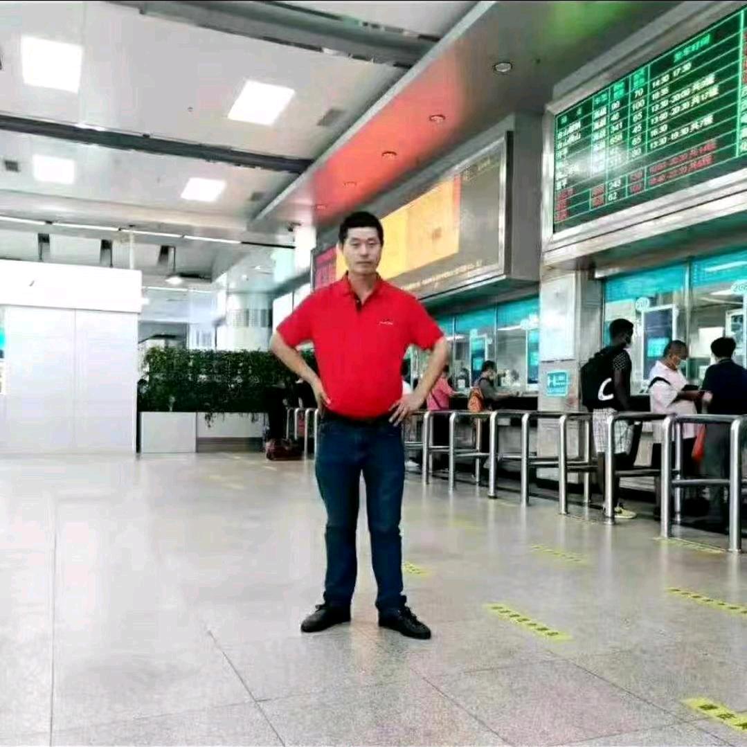 汉钟巷波哥单身汉。