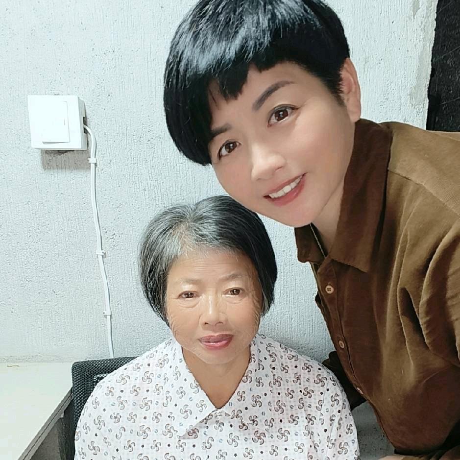 阿利和老娘日常生活