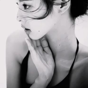 美到窒息的慵懒紫色大蟒蛇