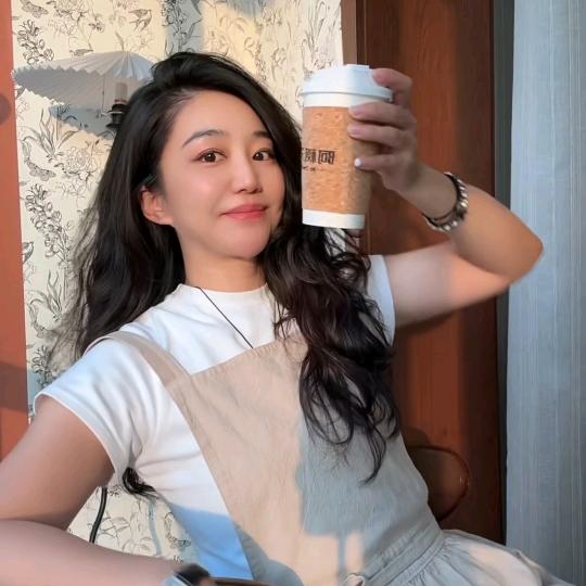 社恐的二老板。