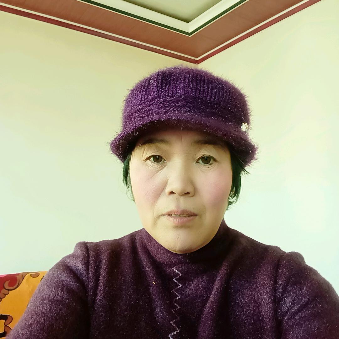 对着自己笑