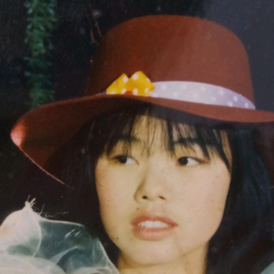 姣芝