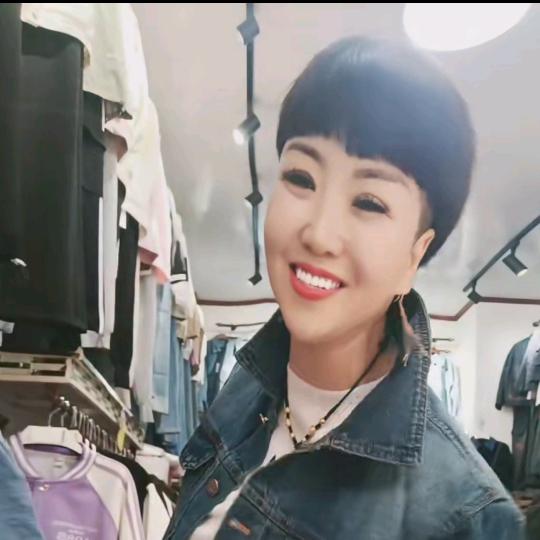 乡宁县台头巧秀精品服饰店