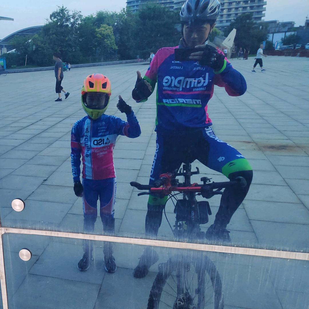 平淡De二哥  一个非常正直的中国人