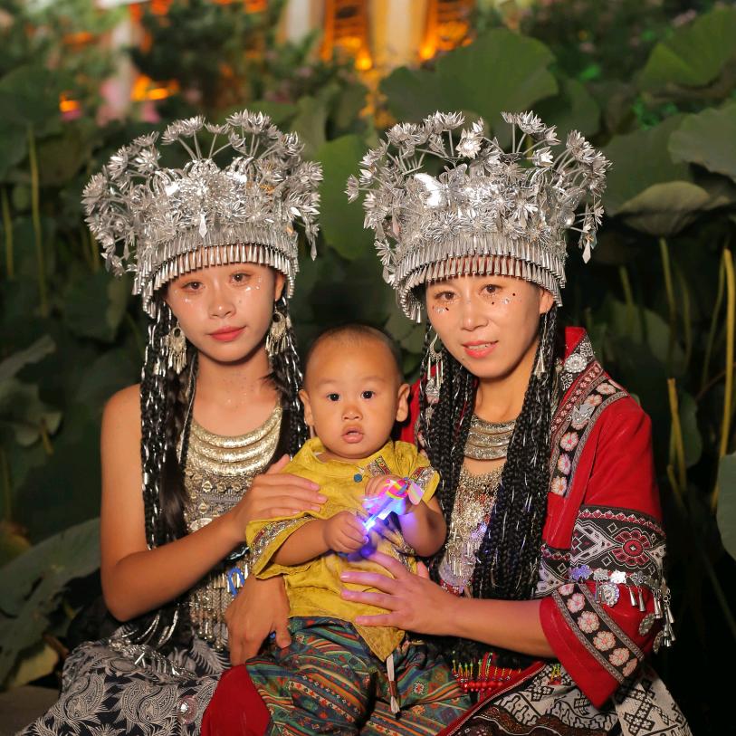 妮妮带俩娃