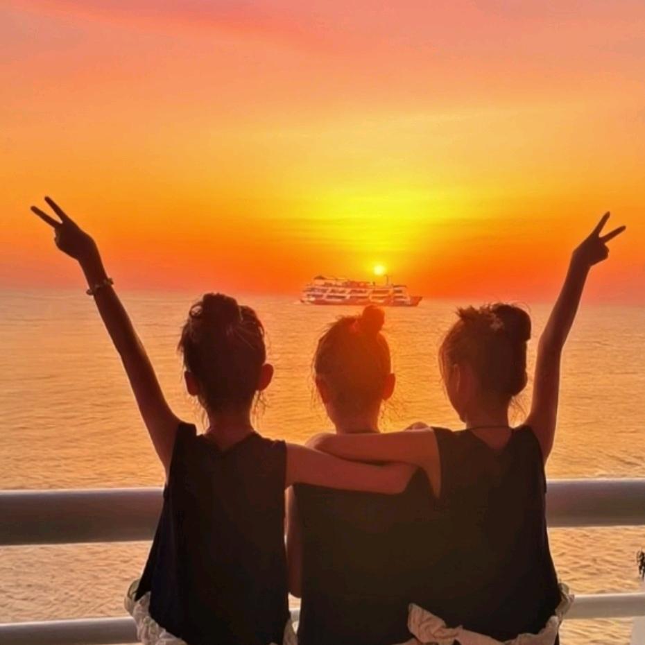 小小谷（三胞胎）