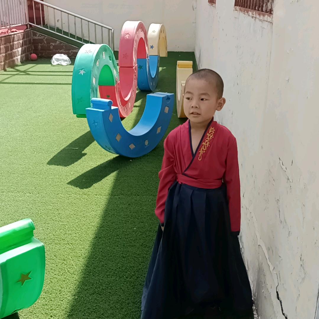 奶羊小余