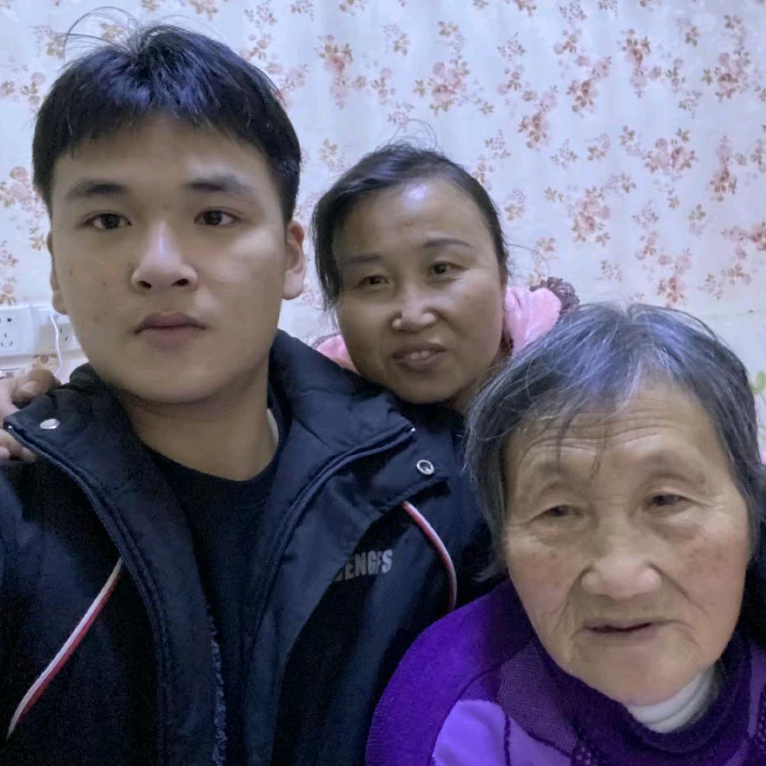 ^彤红1975年的🐰