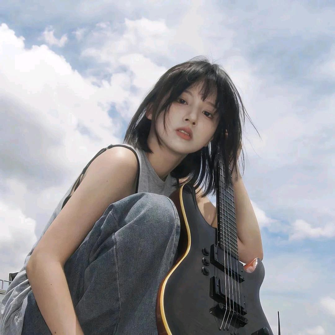 素衫白裳君莫笑